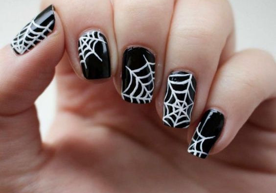 Deliciously dark | Our favourite Halloween nail trends
